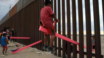Un sube y baja para niños en la frontera entre Estados Unidos y México ganó el Premio de Diseño Beazley del Año