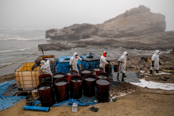 Derrame de petróleo en Perú: la marea negra que amenaza a los ecosistemas