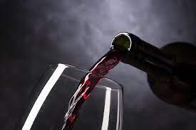 Beber vino tinto beneficia tu salud gastrointestinal